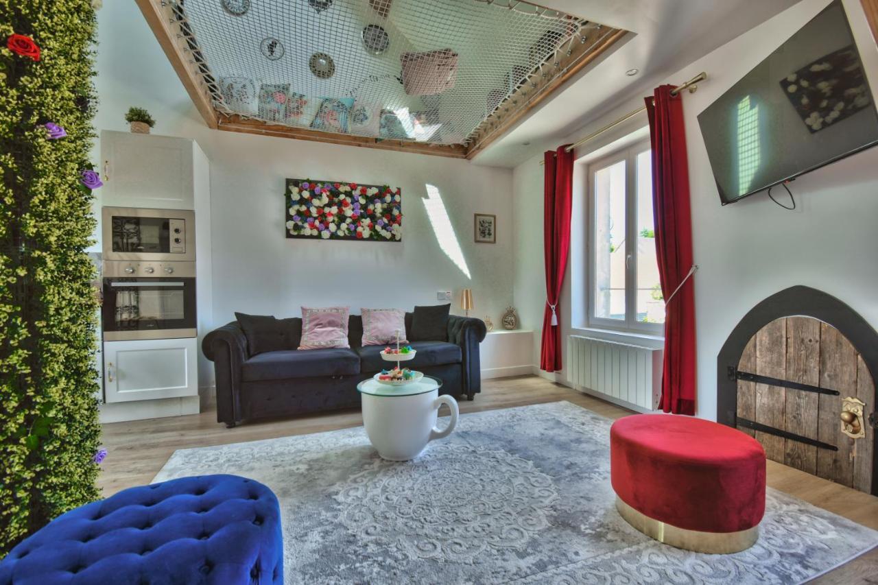 Alice Au Pays Des Merveilles Apartment
